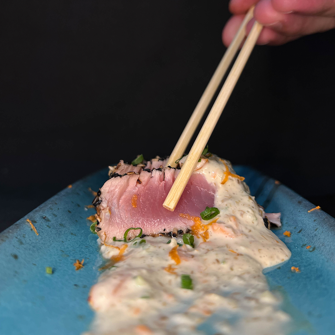 Atum crosta molho tártaro  