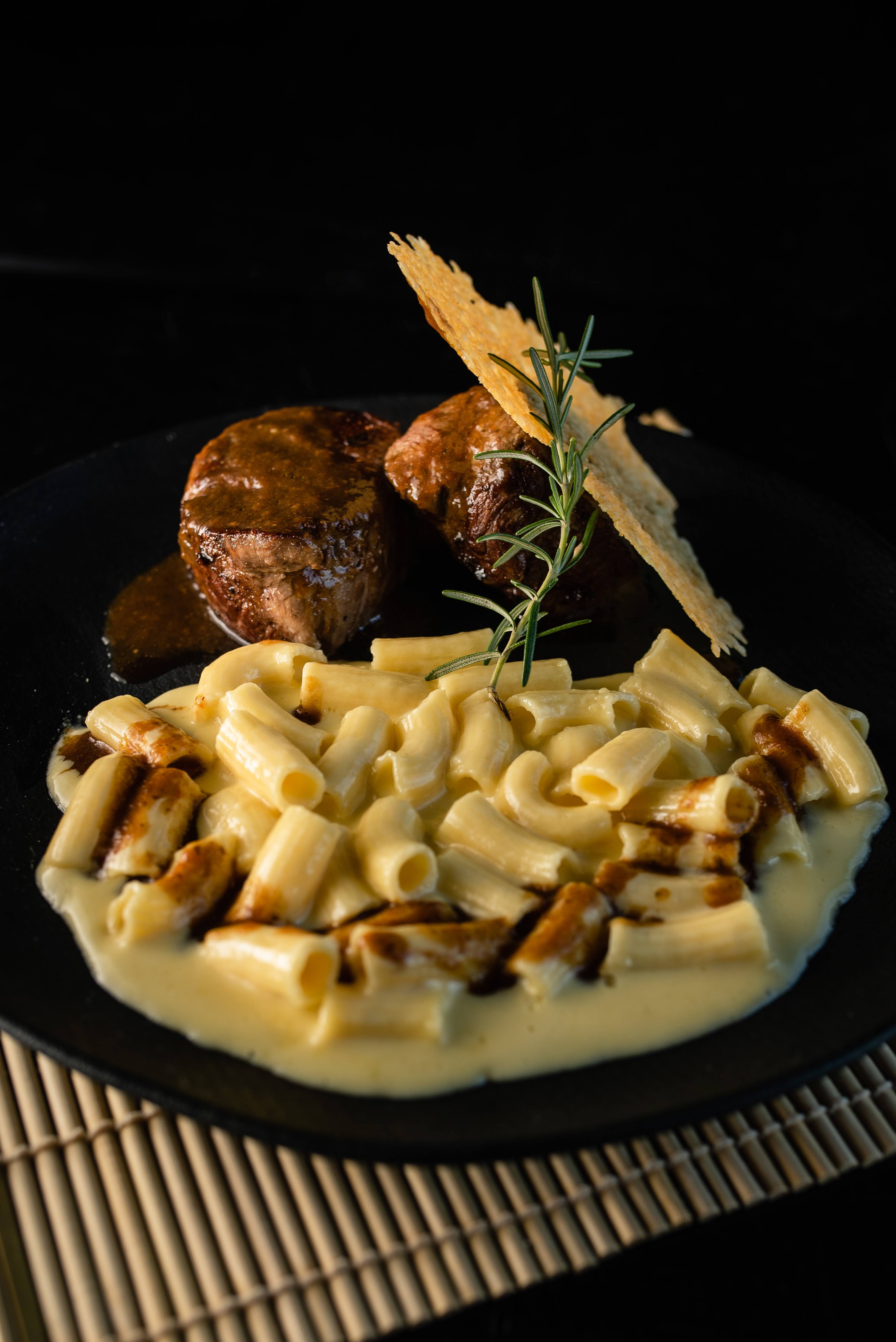 Filé ao Molho de Queijos